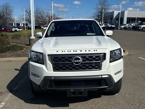 Used 2022 Nissan Frontier SV image 3