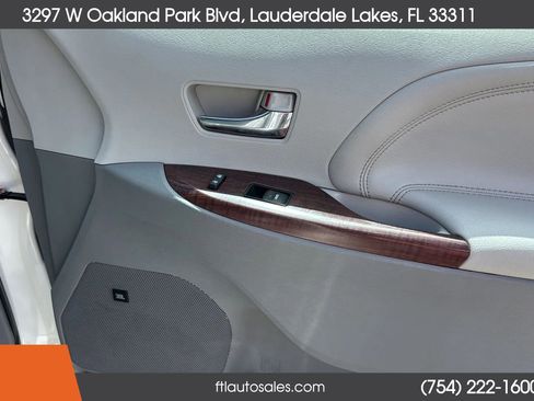 Used 2014 Toyota Sienna Limited w/ Limited Premium Package image 45