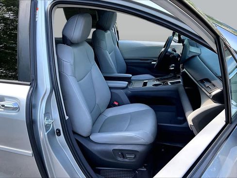 Certified 2023 Toyota Sienna XLE AWD/4WD image 8