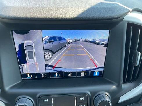 Used 2023 GMC Terrain SLT w/ Infotainment Package II image 22