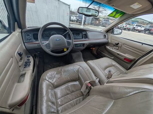 Used 2002 Ford Crown Victoria LX image 4
