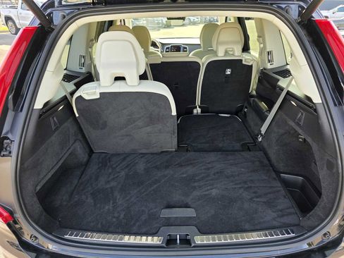 Used 2022 Volvo XC90 T5 Momentum image 24