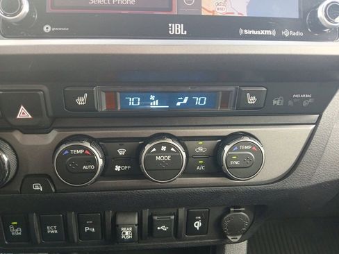 Used 2022 Toyota Tacoma TRD Off-Road w/ TRD Premium Off Road Package image 22