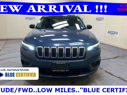 Used 2020 Jeep Cherokee Latitude w/ Cold Weather Group image 9