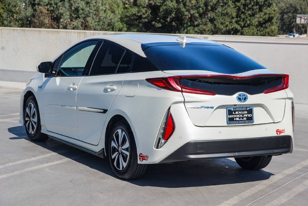 Used 2017 Toyota Prius Prime Advanced FWD image 6