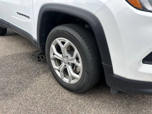 Used 2024 Jeep Compass Latitude AWD/4WD image 3