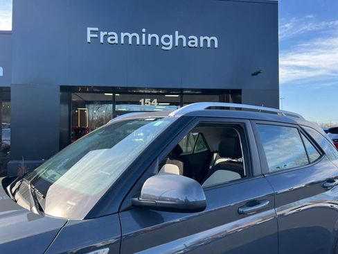 Used 2025 Hyundai Venue SEL image 26