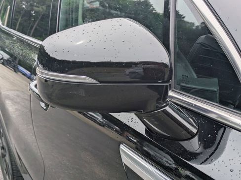 Used 2024 Kia Sorento S FWD image 12