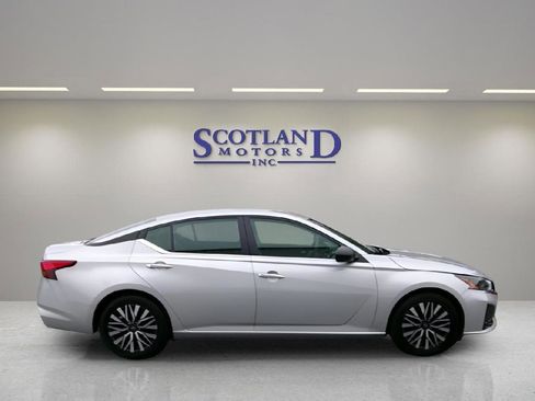 Used 2024 Nissan Altima 2.5 SV FWD image 5
