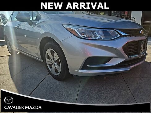 Used 2018 Chevrolet Cruze LS image 1