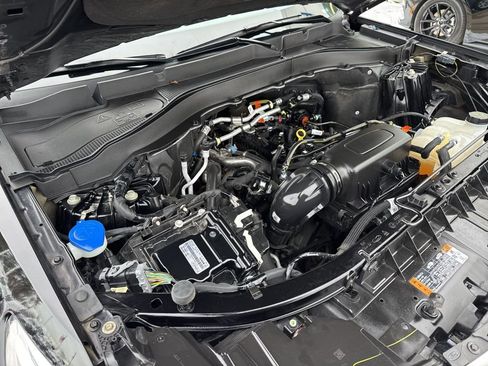 Used 2023 Ford Explorer XLT image 33