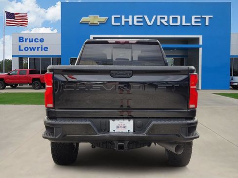 Used 2025 Chevrolet Silverado 2500 ZR2 w/ Technology Package AWD/4WD image 5