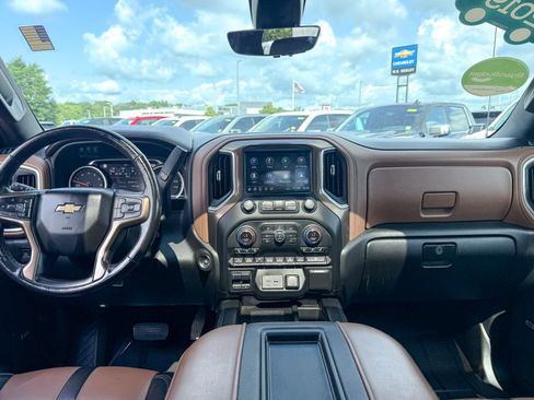 Certified 2019 Chevrolet Silverado 1500 High Country w/ High Country Premium Package AWD/4WD image 26