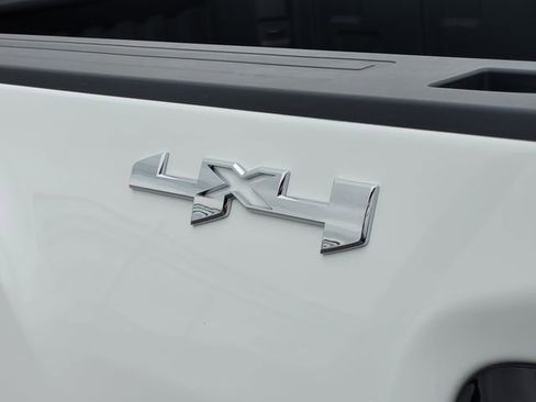 Used 2024 GMC Sierra 2500 Pro AWD/4WD image 9