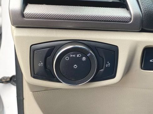 Used 2020 Ford Fusion SE FWD image 17