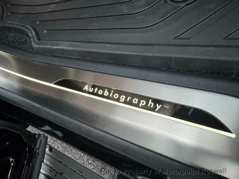 Used 2025 Land Rover Range Rover Long Wheelbase Autobiography image 16