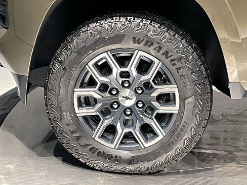 Used 2023 Chevrolet Colorado Z71 w/ Z71 Convenience Package 2 image 23