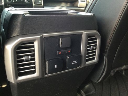 Used 2018 Ford F150 Platinum w/ Equipment Group 701A Luxury image 8