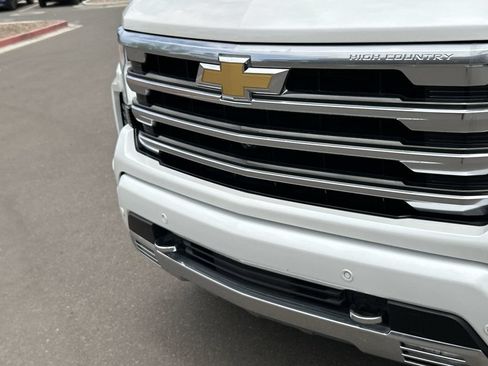 Used 2023 Chevrolet Silverado 1500 High Country AWD/4WD image 31