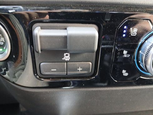 Used 2022 GMC Sierra 1500 SLT AWD/4WD image 41