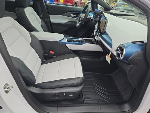 New 2026 Chevrolet Equinox EV LT image 32