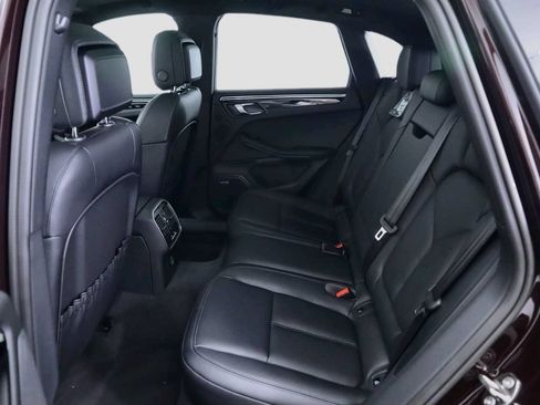Used 2025 Porsche Macan AWD/4WD image 22