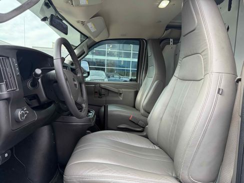 Used 2023 GMC Savana 2500 w/ Driver Convenience Package image 15