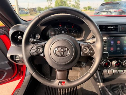 Used 2025 Toyota GR86 w/ ALL Weather Mat Package (TMS) RWD image 12