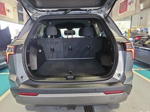 Used 2025 Chevrolet Equinox LT FWD image 10
