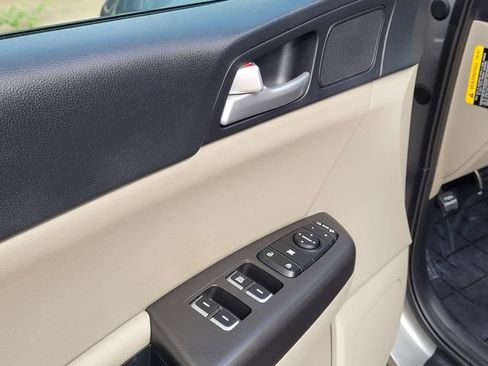 Used 2020 Kia Sportage S FWD image 17
