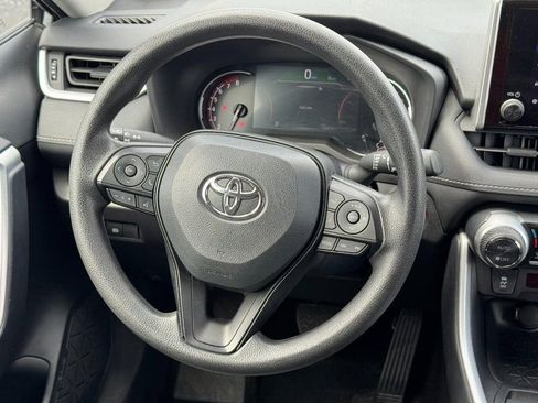 Used 2025 Toyota RAV4 XLE AWD/4WD image 17