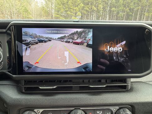 Used 2024 Jeep Gladiator Sport image 32