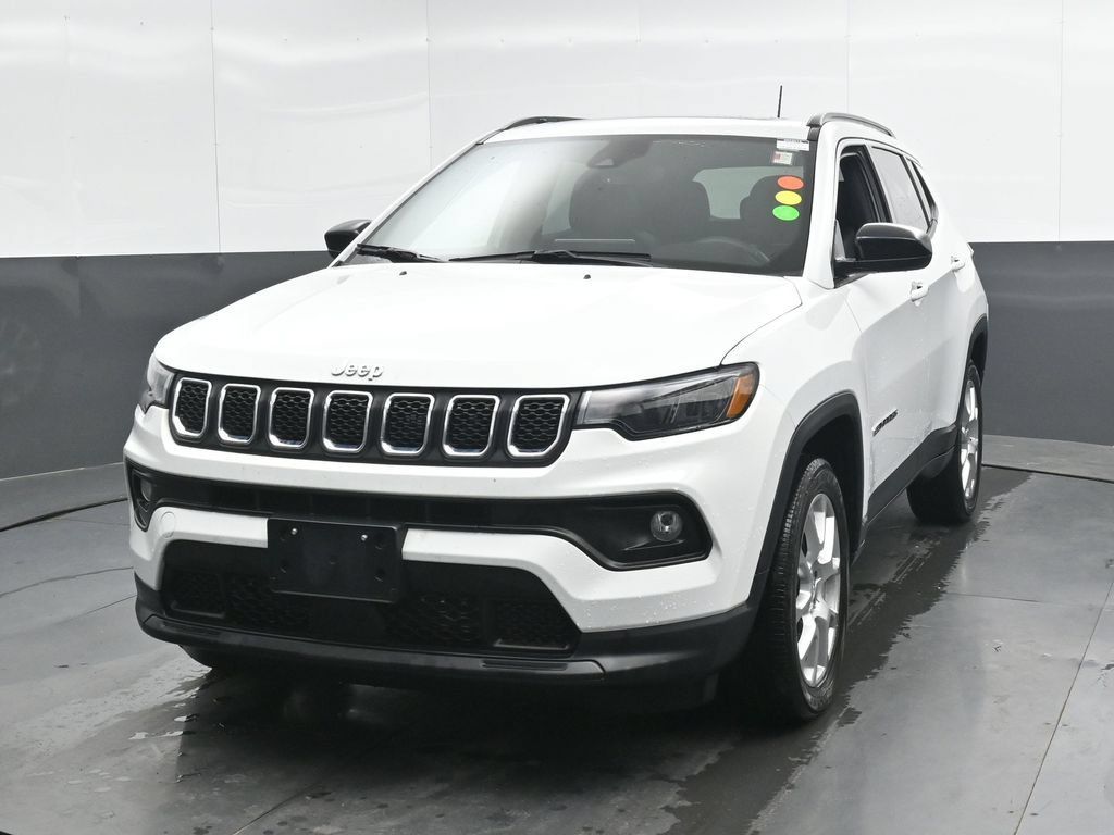 Used 2023 Jeep Compass Latitude w/ Sun and Sound Group AWD/4WD image 6