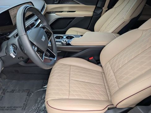 Certified 2024 Cadillac Lyriq Luxury w/ Nappa Leather Package AWD/4WD image 11