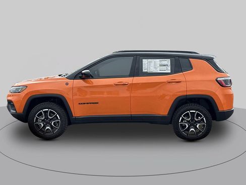New 2026 Jeep Compass Trailhawk w/ Sun, Sound & Navigation Group AWD/4WD image 6
