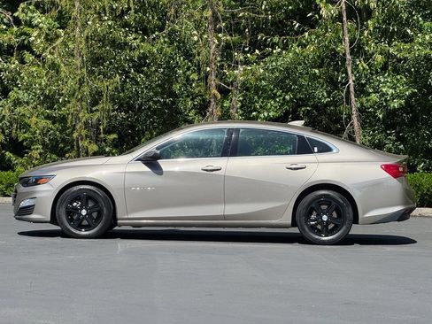 Used 2024 Chevrolet Malibu LT FWD image 3