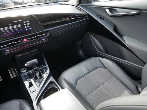 Certified 2023 Kia Niro EX Touring image 11