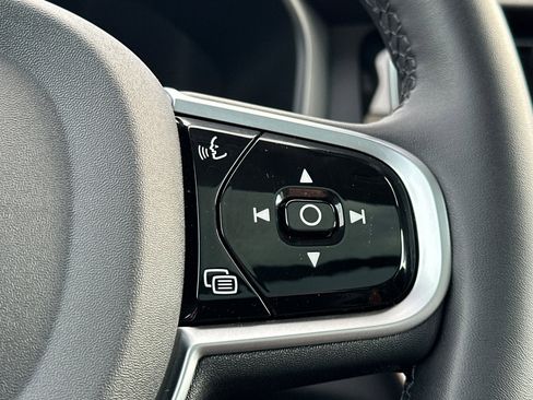 Used 2025 Volvo V60 B5 Cross Country Plus image 27