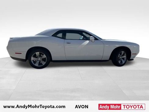 Used 2019 Dodge Challenger SXT RWD image 9
