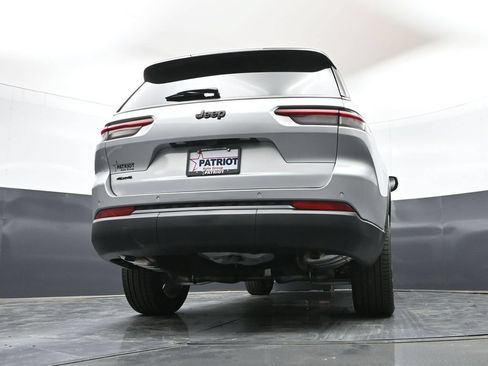 New 2026 Jeep Grand Cherokee L Limited w/ Limited Altitude Package AWD/4WD image 45