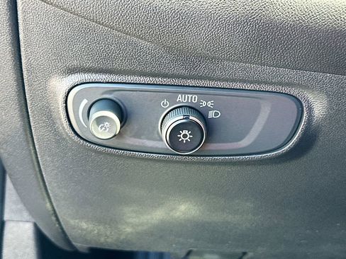 Used 2023 Chevrolet Equinox RS FWD image 10