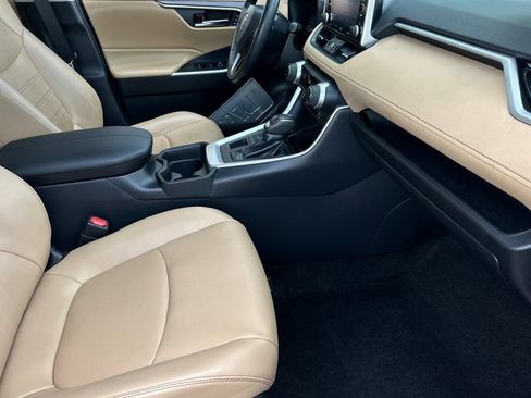 Used 2019 Toyota RAV4 XLE Premium w/ Advanced Technology Package AWD/4WD image 16