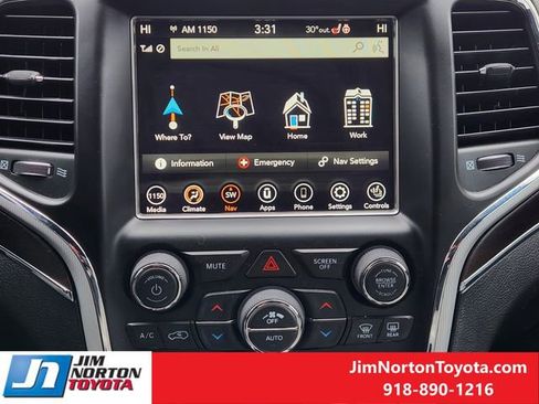 Used 2018 Jeep Grand Cherokee Limited image 18