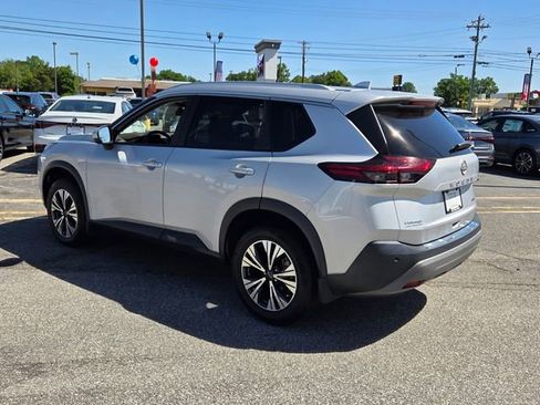 Used 2023 Nissan Rogue SV w/ SV Premium B Package FWD image 9