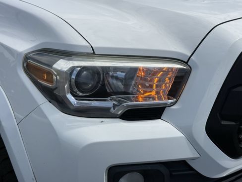 Used 2017 Toyota Tacoma SR5 RWD image 9