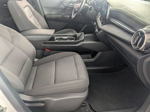 Used 2025 Chevrolet Equinox LT FWD image 29