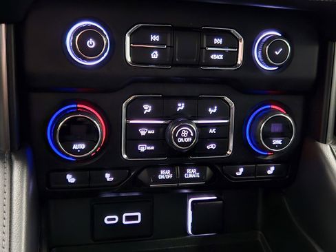 Used 2022 Chevrolet Tahoe Z71 w/ Z71 Off-Road Package image 19