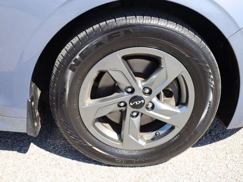 Used 2022 Kia K5 LXS image 12