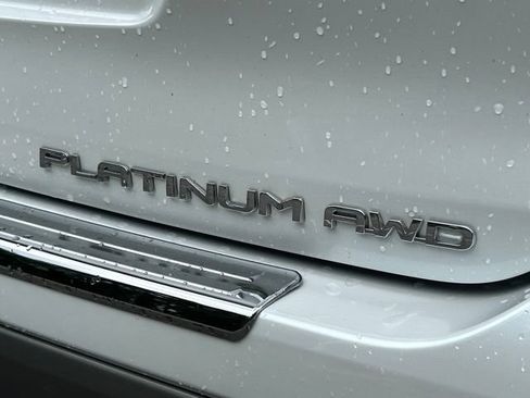 Used 2022 Toyota Highlander Platinum AWD/4WD image 12