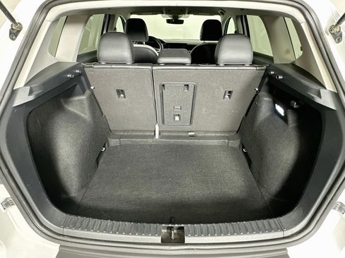 Used 2025 Volkswagen Taos SE FWD image 27